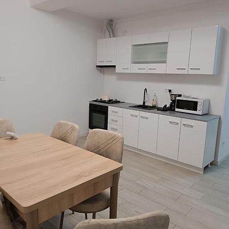 Apartament 2 Camere, Bloc Nou, Langa Promenada Moll, Capacitate 4 Persoane Κραϊόβα Εξωτερικό φωτογραφία