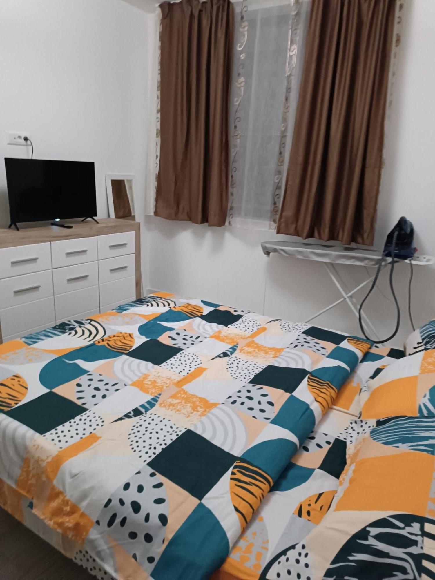 Apartament 2 Camere, Bloc Nou, Langa Promenada Moll, Capacitate 4 Persoane Κραϊόβα Εξωτερικό φωτογραφία