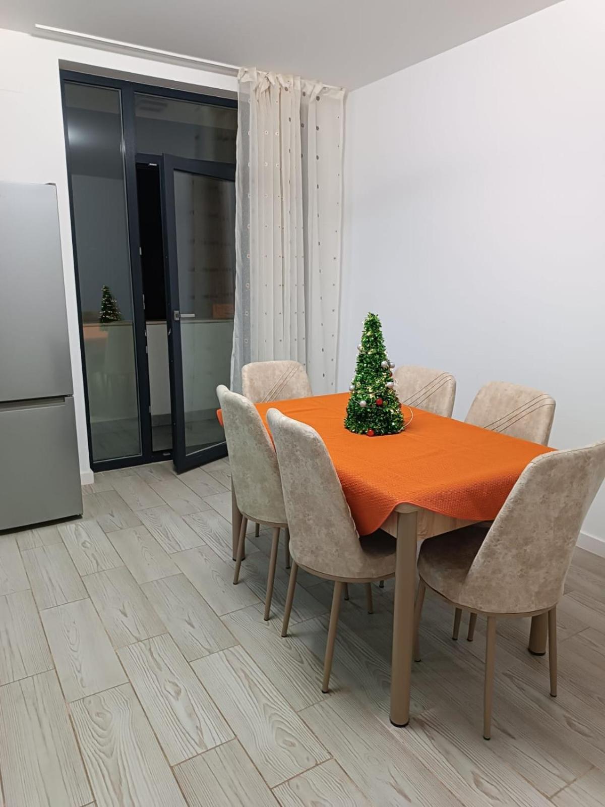 Apartament 2 Camere, Bloc Nou, Langa Promenada Moll, Capacitate 4 Persoane Κραϊόβα Εξωτερικό φωτογραφία